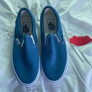 blue slip on vans women’s 8 nwt